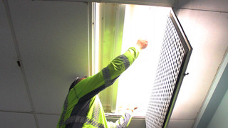 Direct Wire LED Tubes vs LED Tubes Using Ballasts: What's The Difference?