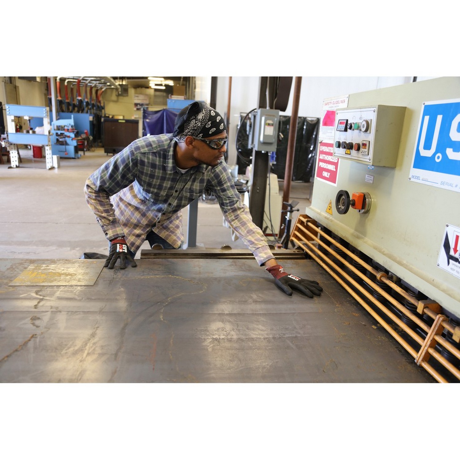 MCR Safety 90730S Dyneema Diamond Tech, 13 Ga Sandy Nitrile Foam Coated Palm and Fingers