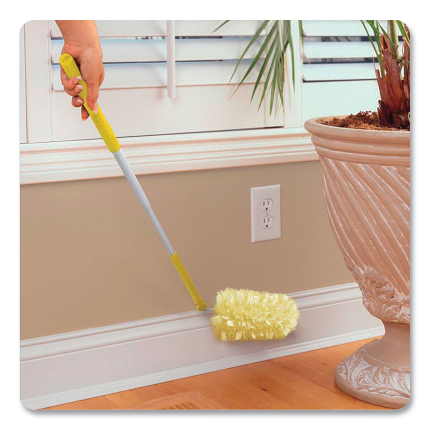 Swiffer Duster Heavy Duty 3 ft Extendable Handle Starter Kit with 4 Refills