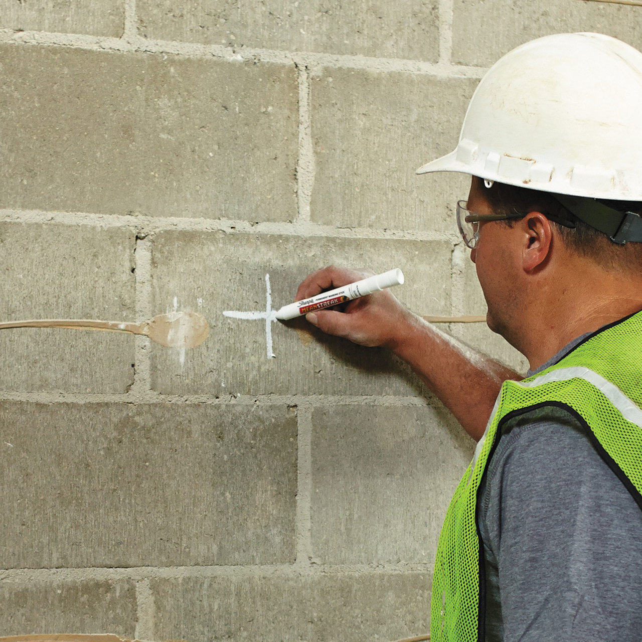 Sharpie SAN85018 Mean StreakMarking Stick, Broad Chisel Tip, White