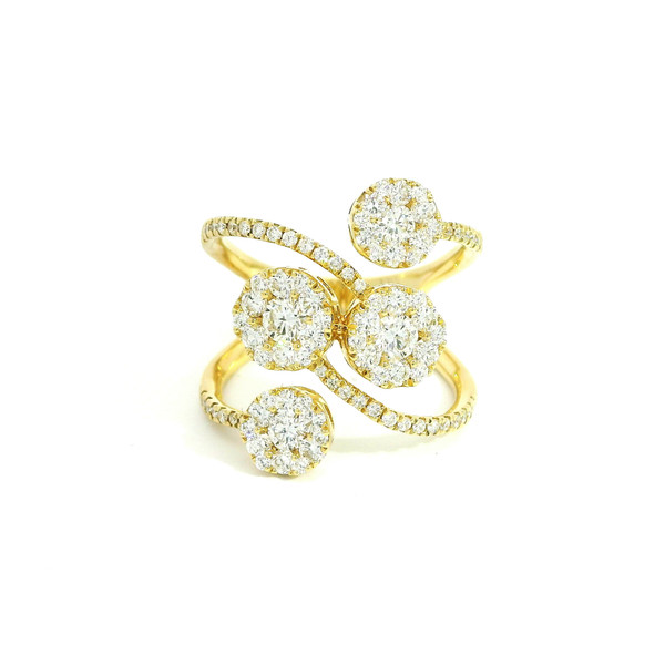 Elegant Gold Ring with Sparkling Diamonds