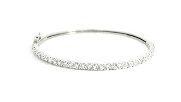 14k White Gold Diamond Bangle Bracelet with Round Brilliant Cut Diamonds DTB-10720