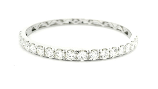 18k White Gold Diamond Bangle Bracelet BRC-10007