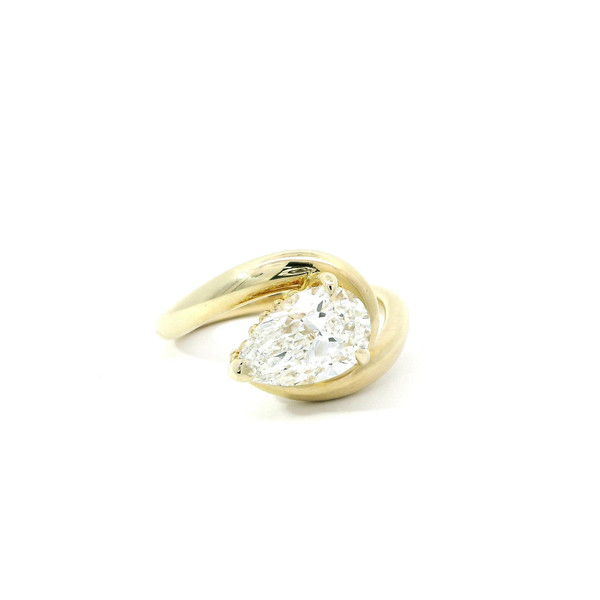 Pear-Shaped Lab Grown Diamond Solitaire Ring in 14k Yellow Gold LGD-10062
