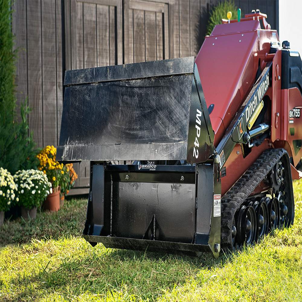 bradco-mini-skid-steer-4-in-1-