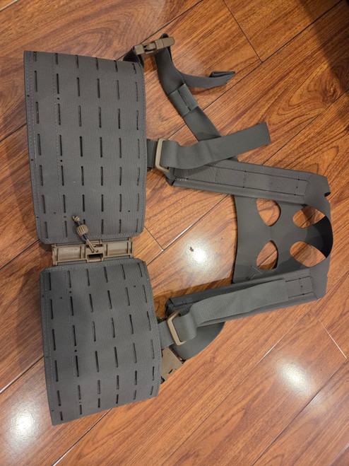 Esstac Bushoar A1 Split Front Chestrig, 6x5.56, Ranger Green (GARAGE SALES) Esstac Bushoar A1 Split Front Chestrig, 6x5.56, Ranger Green (GARAGE SALES)