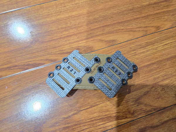 Unobtainum Gear Angled Adapter, 2x, Right handed, Coyote Brown (GARAGE SALES)