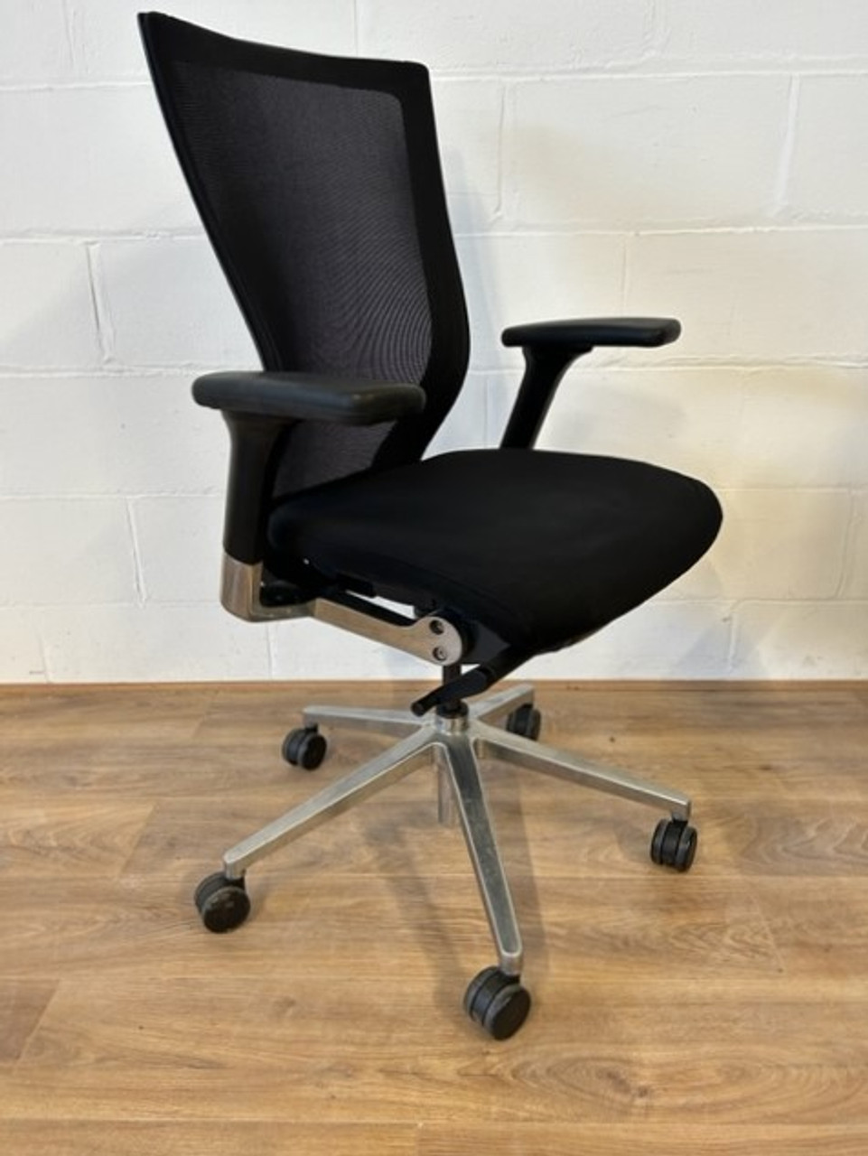 used office furniture_refurbished techo sidiz chairs