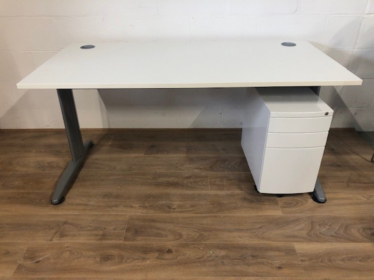 White desks & pedestals_2nd hand office furniture essex