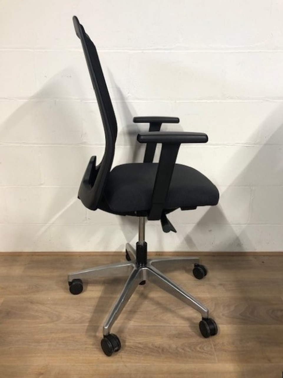 Second hand office furniture essex_Interstuhl refurbished chairs_used office chairs to buy chelmsford_second hand office chairs chelmsford essex