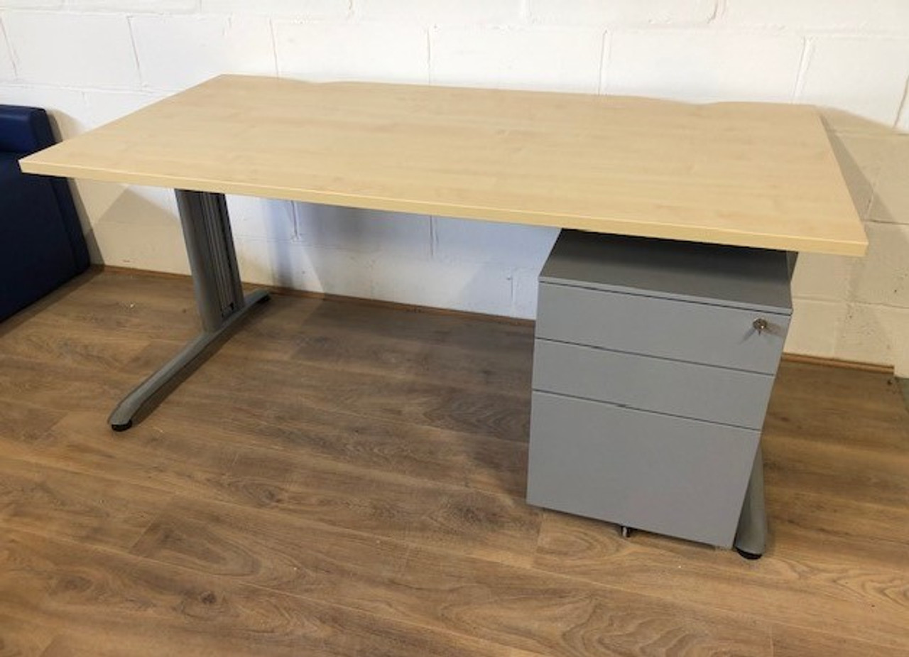 Used office furniture essex_office furniture showroom chelmsford_second hand desks essex 