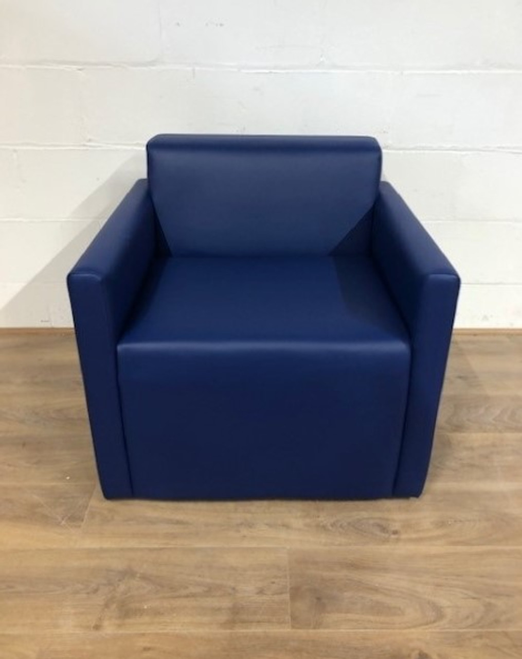 second hand office furniture essex_refurbished tub chairs_wipe clean reception chairs to buy essex_wipe down office furniture chelmsford essex