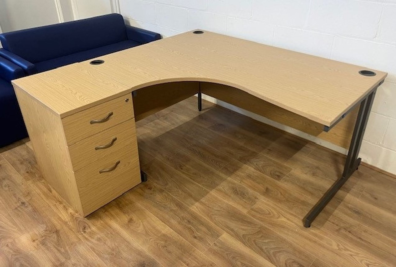 office furniture chelmsford essex_used office desks to buy esex_second hand corner desks to buy essex_L shaped desks to buy essex_second hand office desks essex