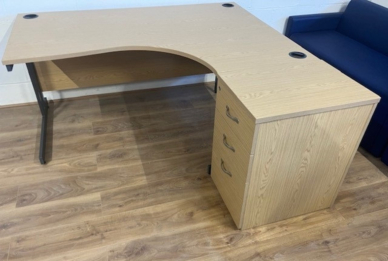 office furniture chelmsford essex_used office desks to buy esex_second hand corner desks to buy essex_L shaped desks to buy essex_second hand office desks essex