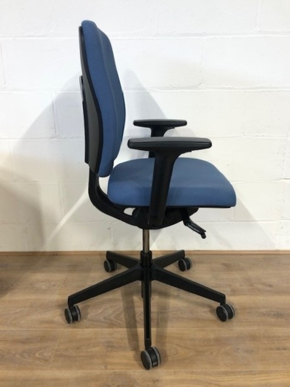 buy office chairs essex_buy used office chairs essex_refurbished senator dash chairs essex_ergonomic chairs to buy chelmsford essex_used office furniture essex