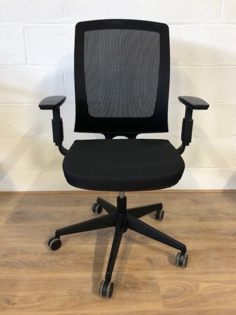 Hon Lota chairs_second hand office chairs to buy essex_used office furniture chelmsford essex_hon chairs to buy used essex_office furniture chelmsford
