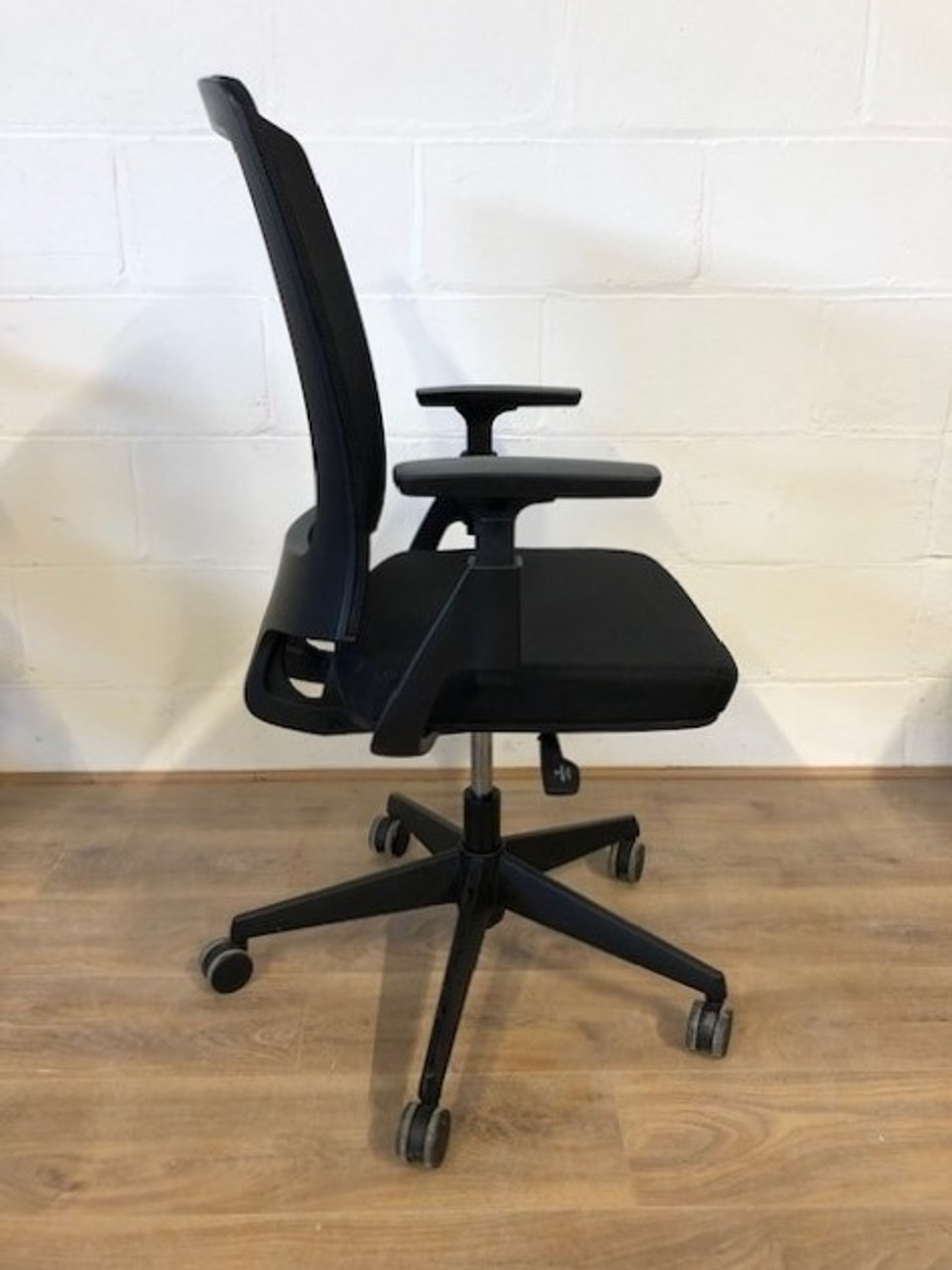 Hon Lota chairs_second hand office chairs to buy essex_used office furniture chelmsford essex_hon chairs to buy used essex_office furniture chelmsford