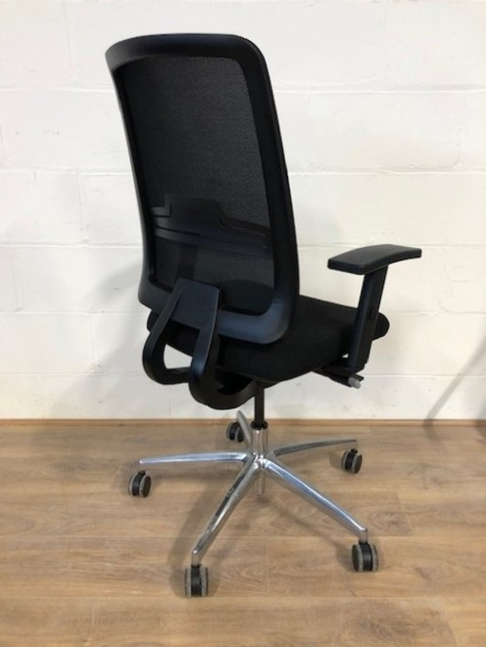 2nd hand office furniture essex_second hand office chairs to buy essex_value task chairs essex_refurbished office chairs chelmsford