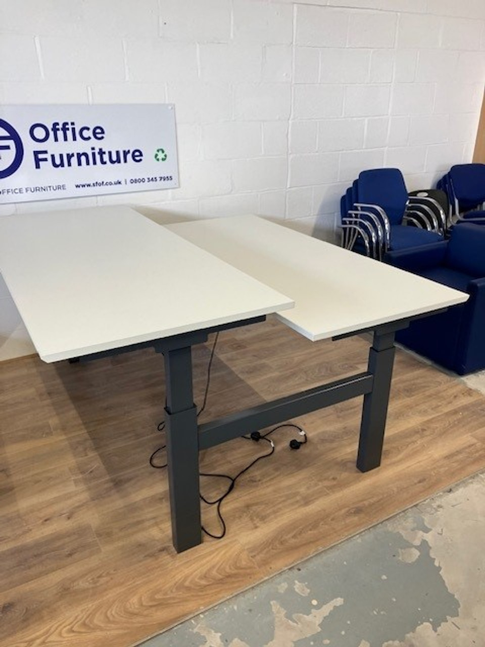 Used office furniture essex_office furniture showroom chelmsford_second hand height adjustable sit stand bench desk essex Humanscale 