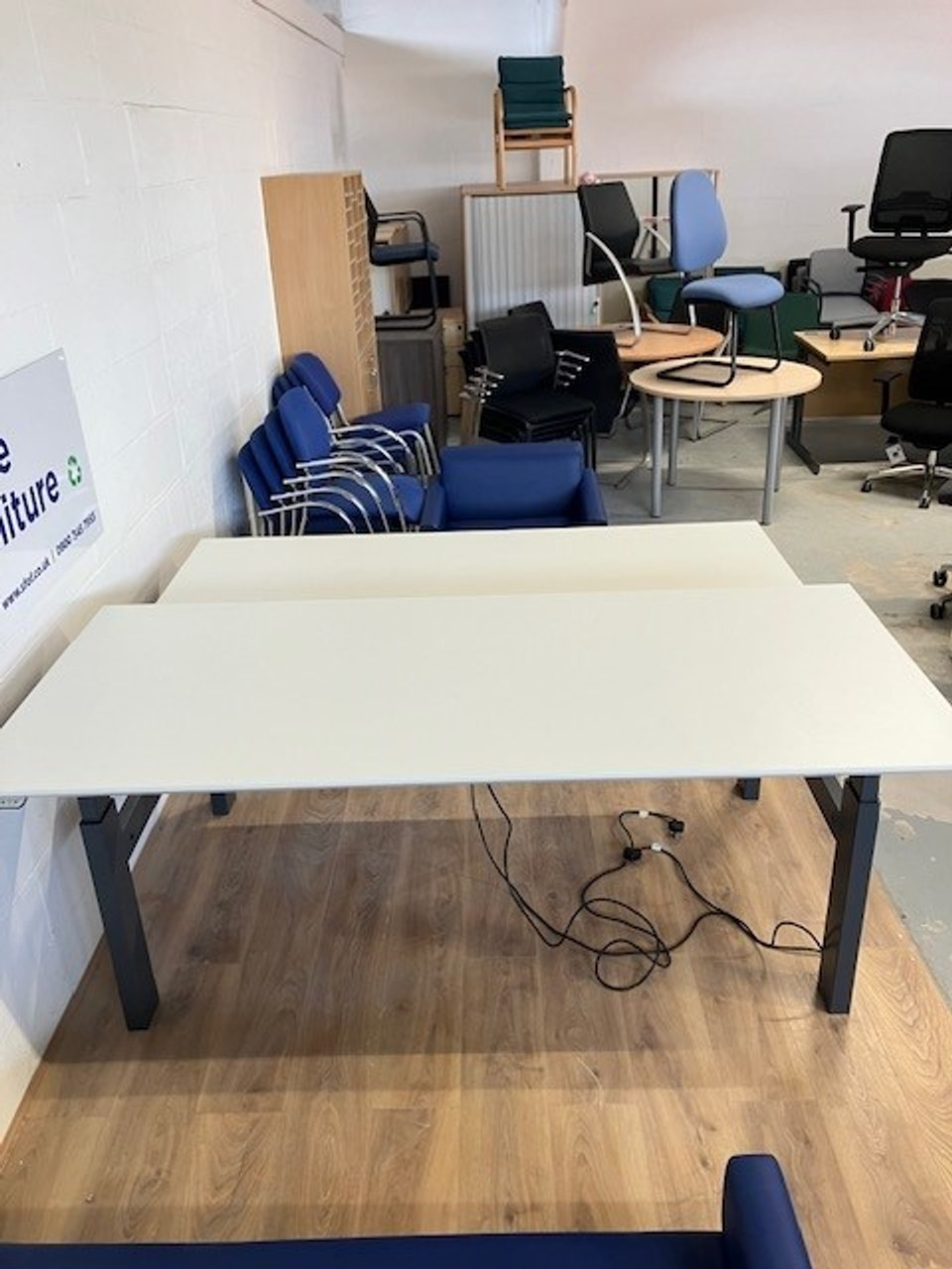 Used office furniture essex_office furniture showroom chelmsford_second hand height adjustable sit stand bench desk essex Humanscale 