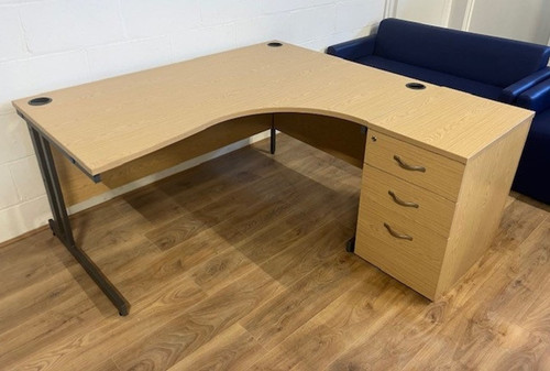 office furniture chelmsford essex_used office desks to buy esex_second hand corner desks to buy essex_L shaped desks to buy essex_second hand office desks essex