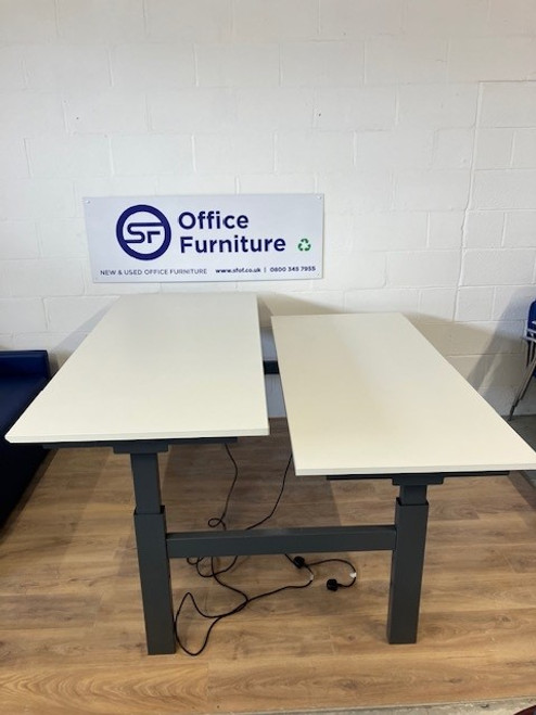 Used office furniture essex_office furniture showroom chelmsford_second hand height adjustable sit stand bench desk essex Humanscale 