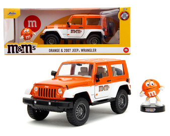 2017 JEEP WRANGLER & ORANGE M&M FIGURE 1/24 SCALE DIECAST CAR MODEL BY JADA TOYS 34401

