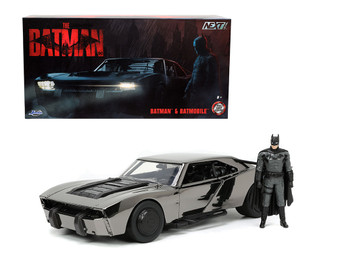 THE BATMAN 2022 BATMAN FIGURE & BATMOBILE BLACK CHROME EDITION CONVENTION EXCLUSIVE NEXT LEVEL 1/24 SCALE DIECAST CAR MODEL BY JADA TOYS 33740