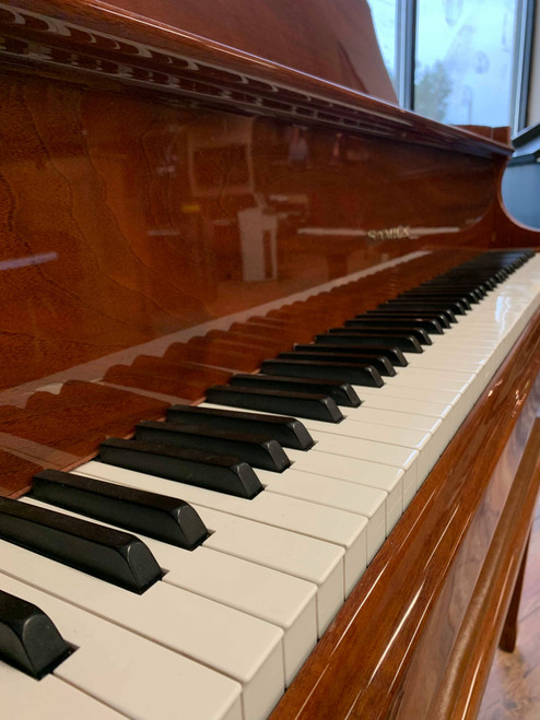 Used Samick SG185 WP Grand Piano with Bench Used Samick SG185 WP Grand Piano with Bench