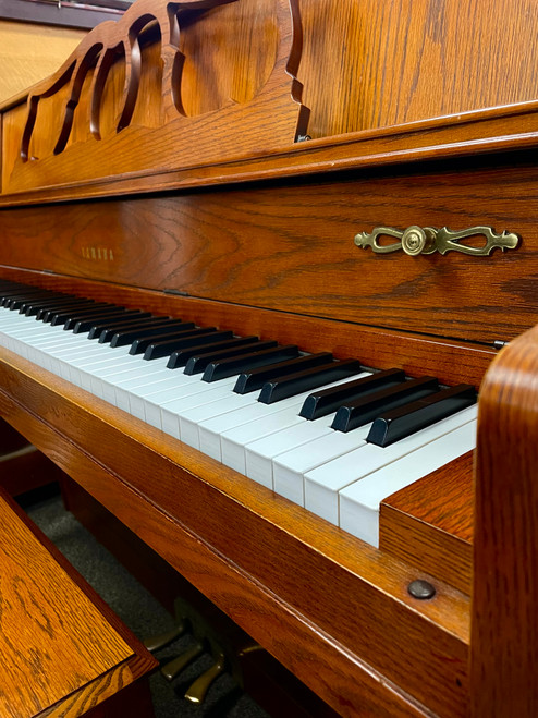 Yamaha M500 Console Piano - Oak w/Bench