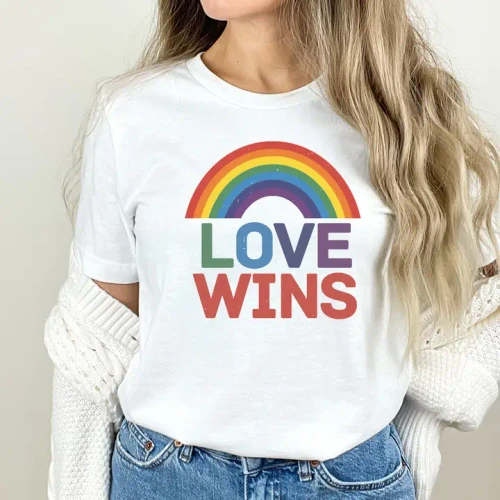 T-shirt - Love Wins