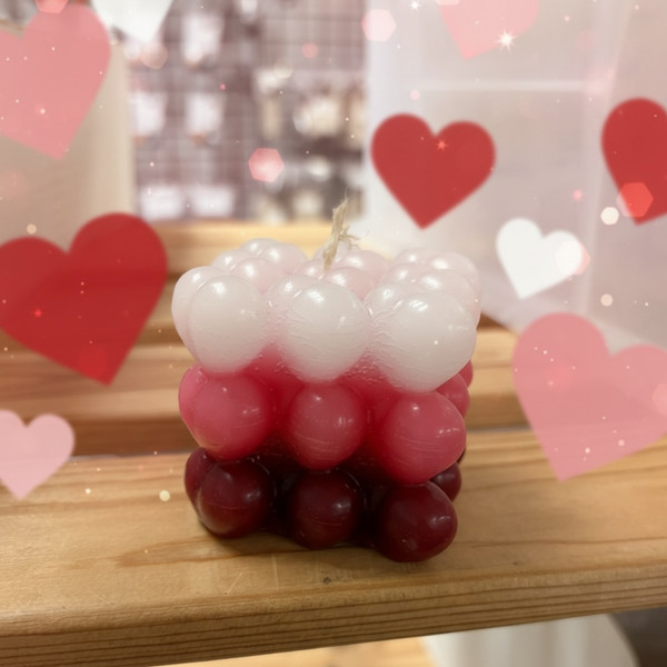 Bubble heart candle
