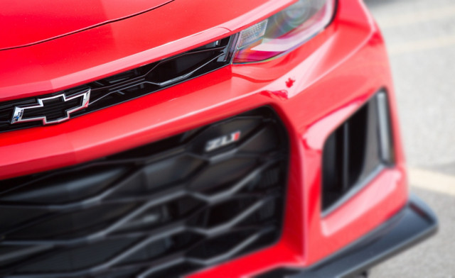 1722+ Camaro ZL1 Upper Flow Tie Grille (Mosaic Black) General Motors