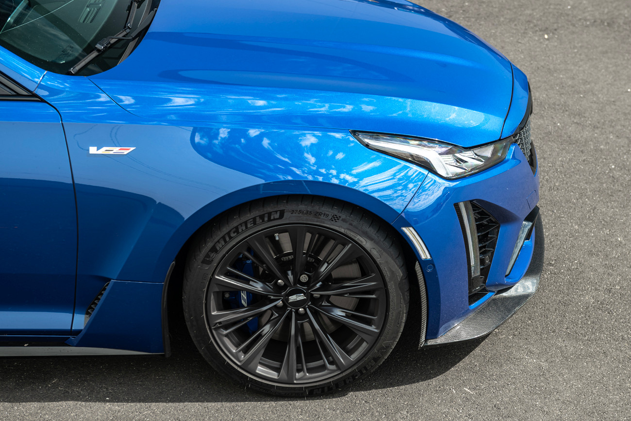 EOS Carbon Fiber Front Splitter & Fender Winglets FLIP-924