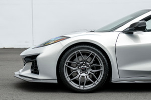 23-26-c8-corvette-z06-e-ray-1-piece-carbon-fiber-splitter-eos