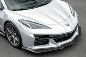 23-26-c8-corvette-z06-e-ray-1-piece-carbon-fiber-splitter-eos