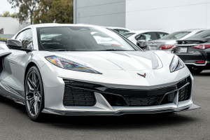 23-26-c8-corvette-z06-e-ray-1-piece-carbon-fiber-splitter-eos