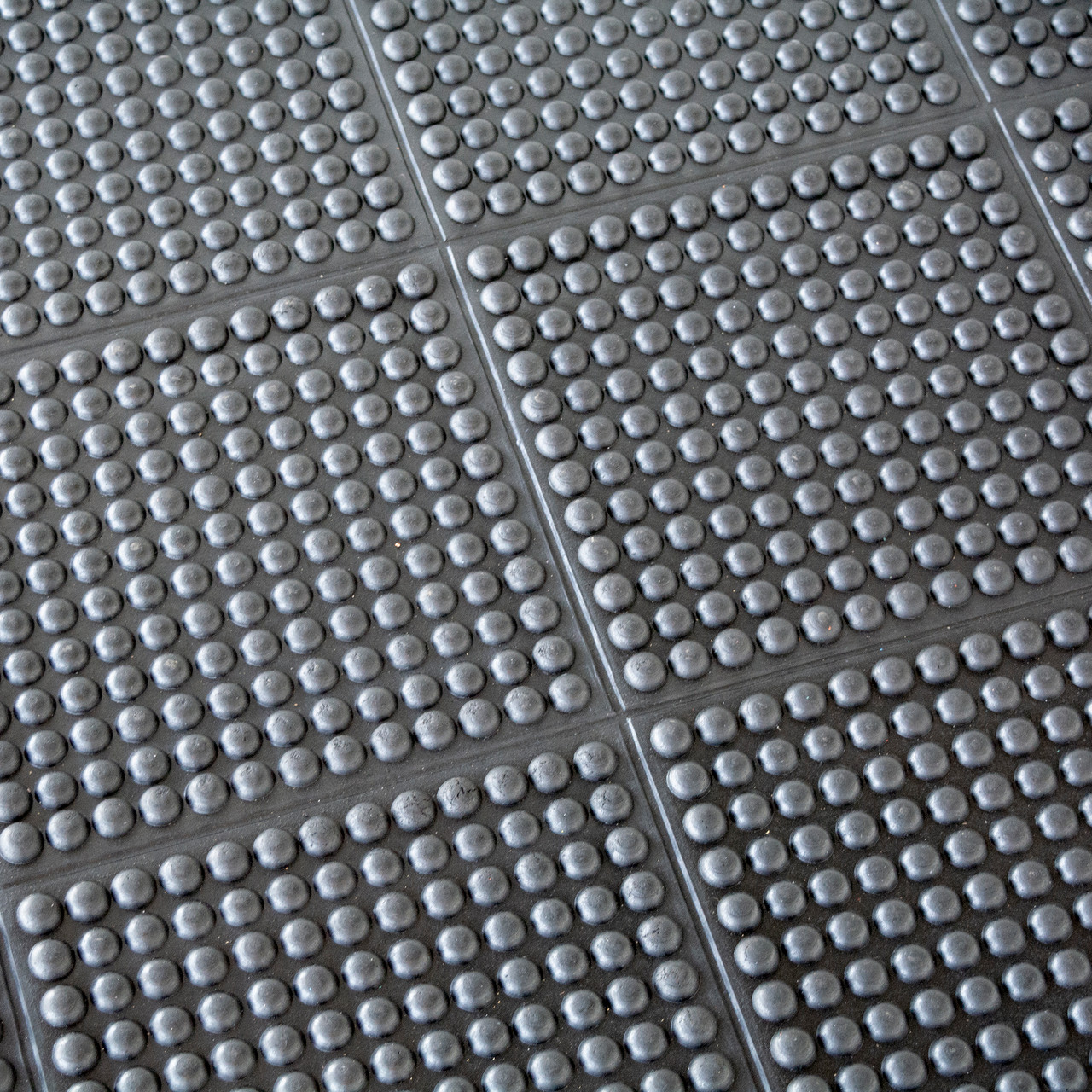 AmeriHome RMBBL35 3 ft. x 5 ft. AntiFatigue Bubble Rubber Mat JB Tools