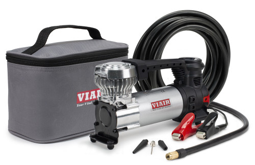 Kit de compressor portátil Viair 89 89P-RVS exibido com acessórios.