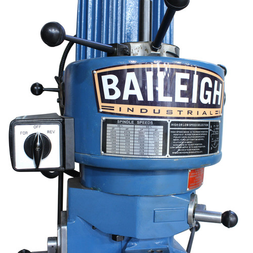 Baileigh 1020694 Molino vertical de 120 V, mesa de 8" x 36", 8 velocidades
