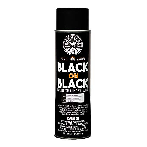 Kuva Chemical Guys mustasta Black Instant Shine Dressing -suihkepullosta, joka korostaa sen tyylikästä mustaa muotoilua.