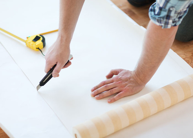 comment appliquer du papier peint à décoller et coller