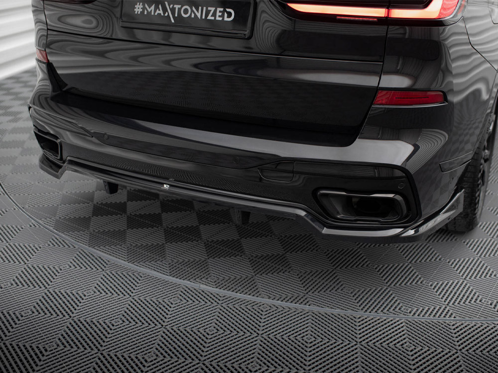 Maxton Central Rear Splitter (Vertical Bars) BMW X7 M-Pack G07 Facelift