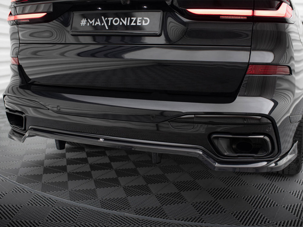 Maxton Central Rear Splitter (Vertical Bars) BMW X7 M-Pack G07 Facelift