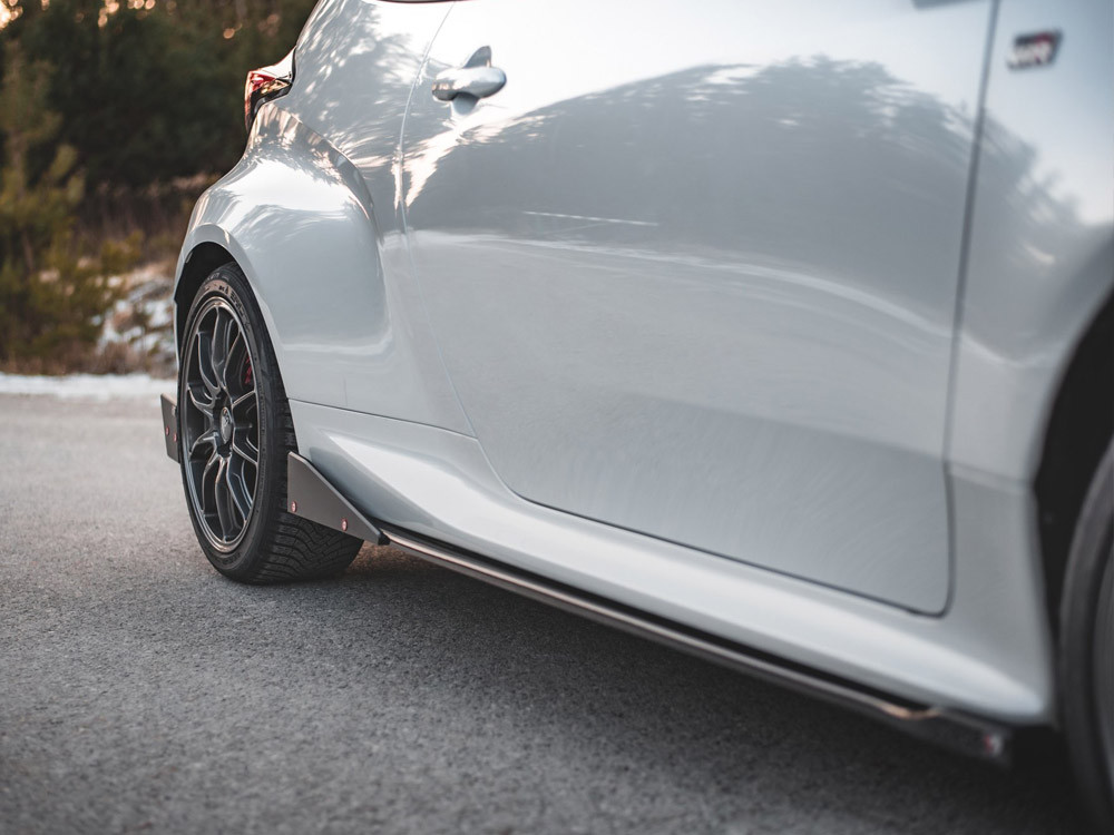 Maxton Side Skirts Diffusers V.2 + Flaps Toyota GR Yaris Mk4
