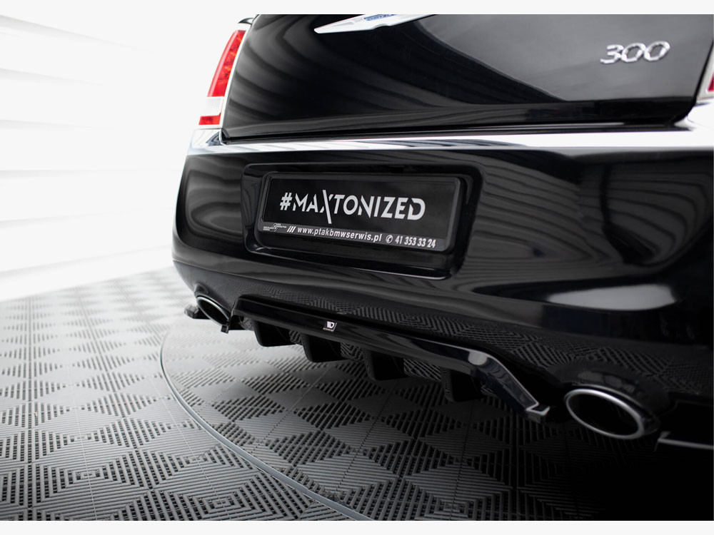 Maxton Central Rear Splitter (Vertical Bars) Chrysler 300 Mk2
