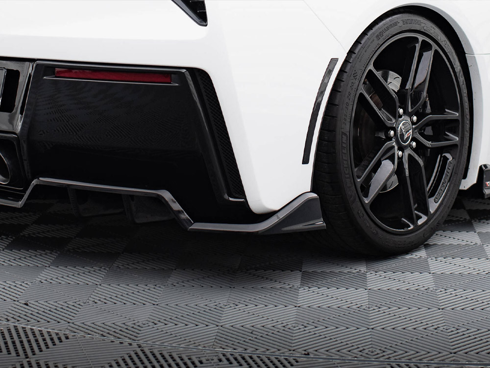 Maxton Central Rear Splitter (Vertical Bars) + Rear Side Splitters Chevrolet Corvette C7