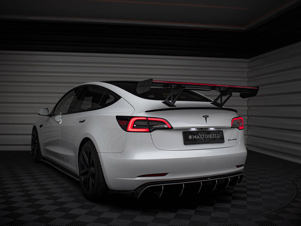 Maxton Carbon Spoiler + LED Tesla Model 3