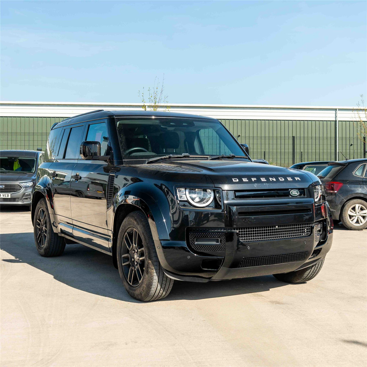 LAND ROVER DEFENDER L663 110 & 90 FRONT AND REAR GLOSS BLACK MIDDLE TRIM PACK LAND ROVER DEFENDER L663 110 & 90 FRONT AND REAR GLOSS BLACK MIDDLE TRIM PACK
