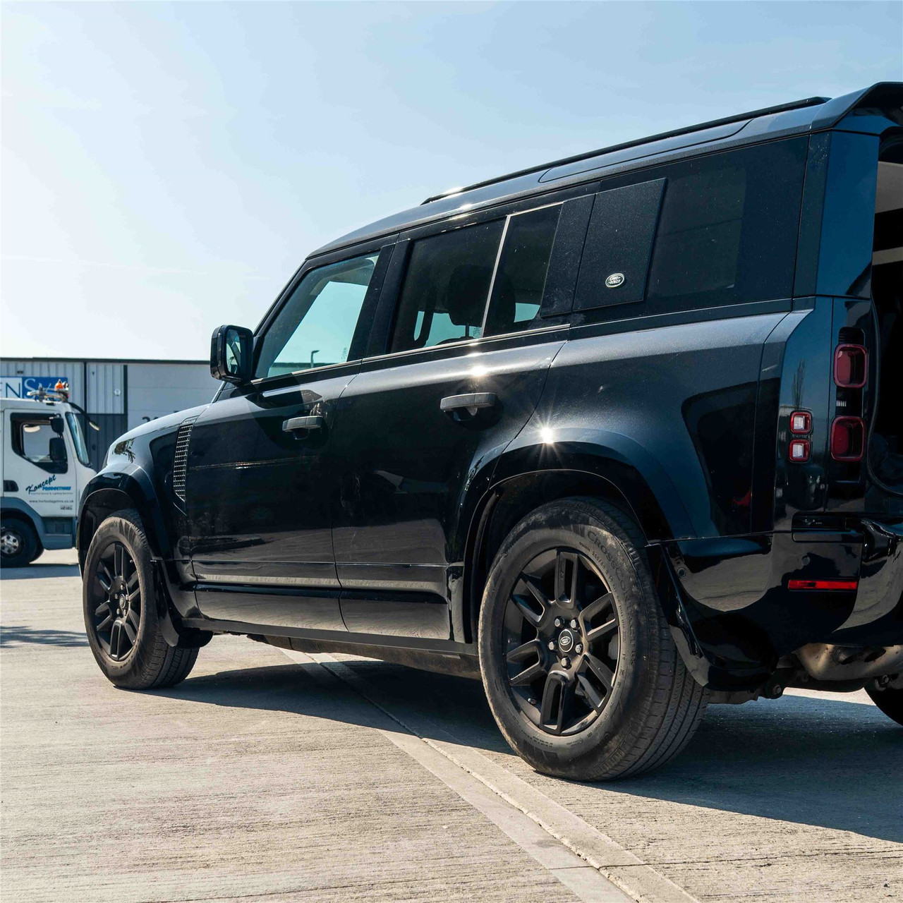 LAND ROVER DEFENDER L663 110 & 90 FRONT AND REAR GLOSS BLACK MIDDLE TRIM PACK LAND ROVER DEFENDER L663 110 & 90 FRONT AND REAR GLOSS BLACK MIDDLE TRIM PACK